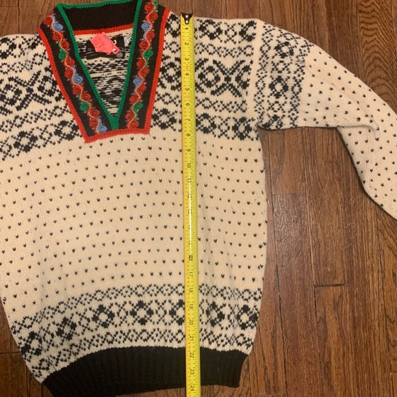 Vintage Figgjo Norwegian Fair Isle Wool Sweater, Rosebud Trim - Picture 11 of 11